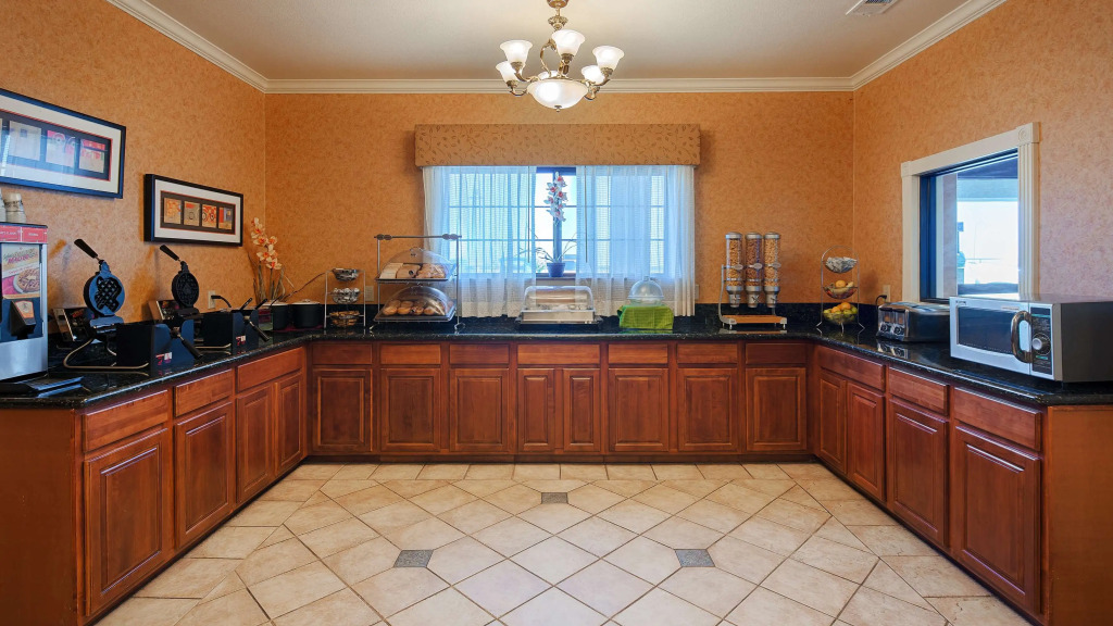 Best Western Inn & Suites - Henrietta