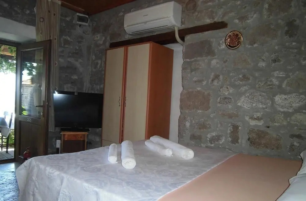 Assos Tasli Kosk
