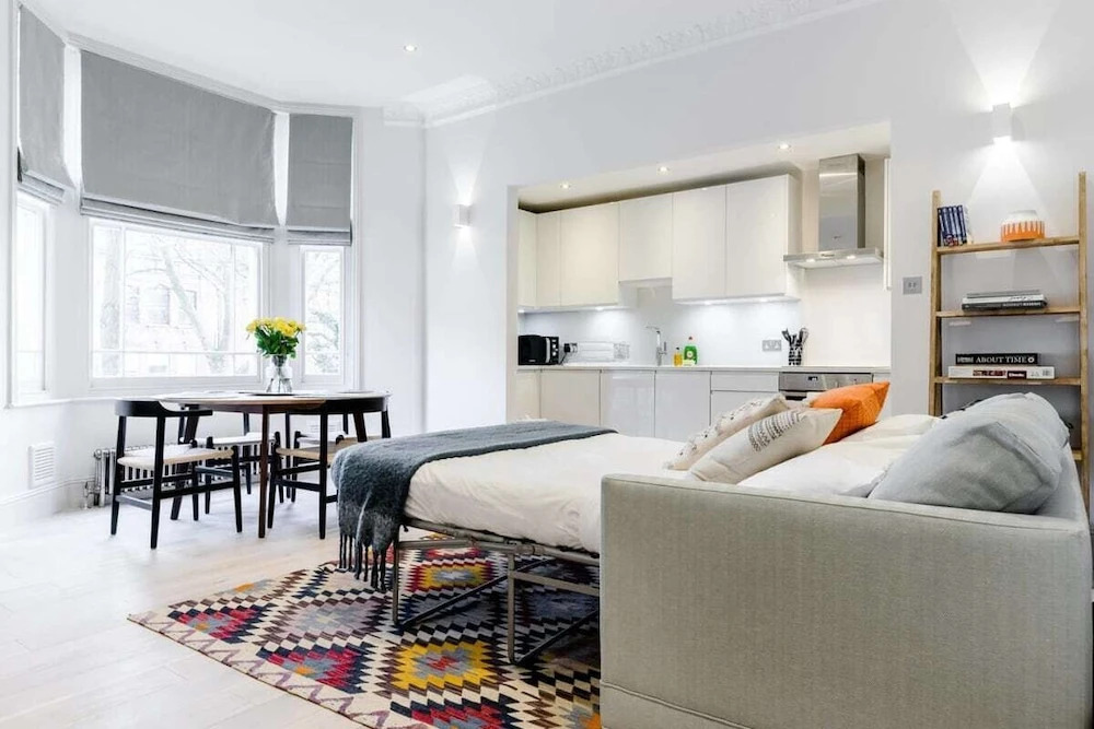 Designer 2 Bed on Hampstead High St