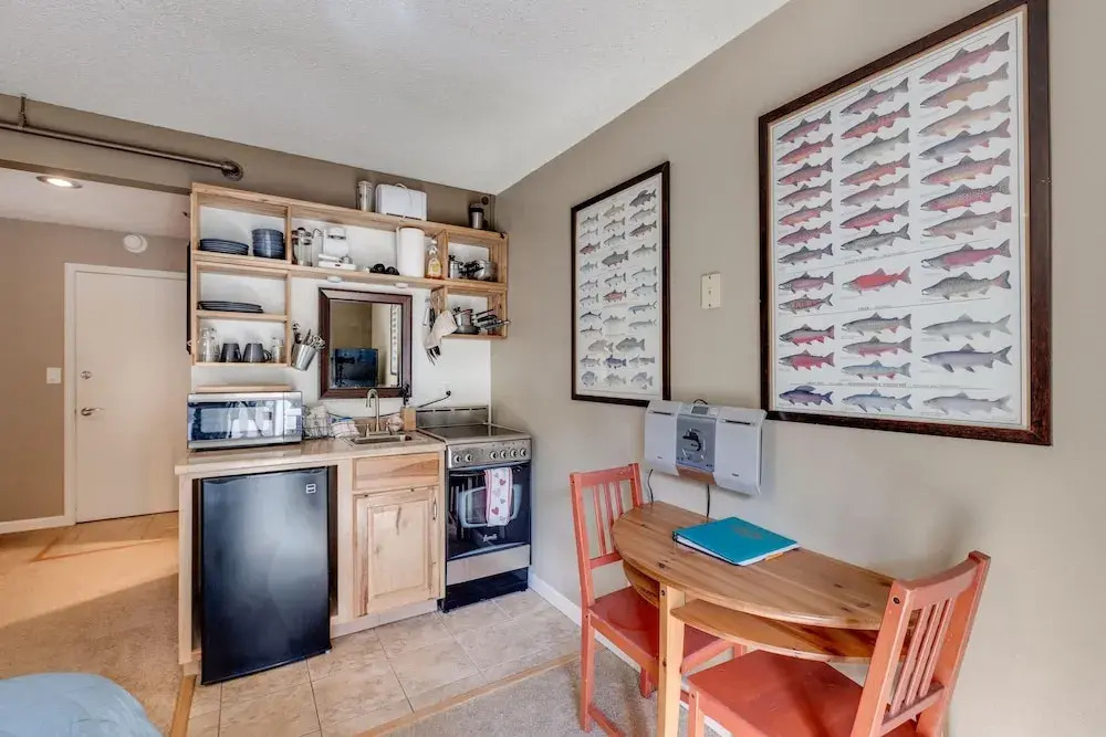 37SLL - Economical - Convenient - Kitchenette - Sleeps 2