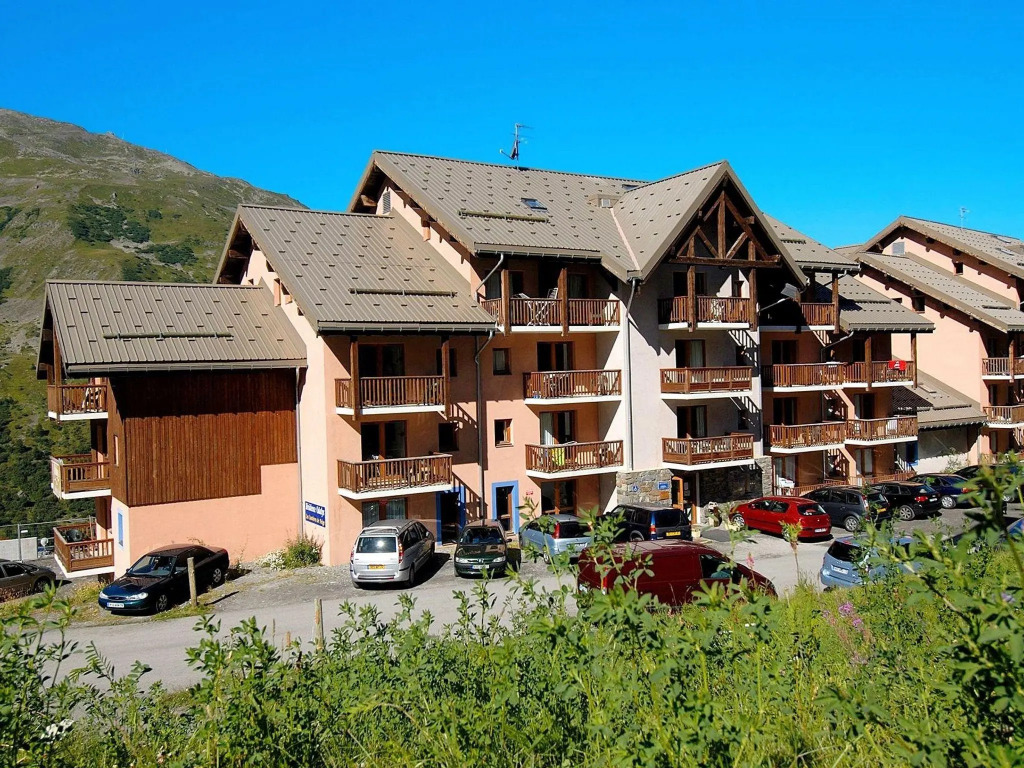 Apartment with a balcony or terrace near the piste