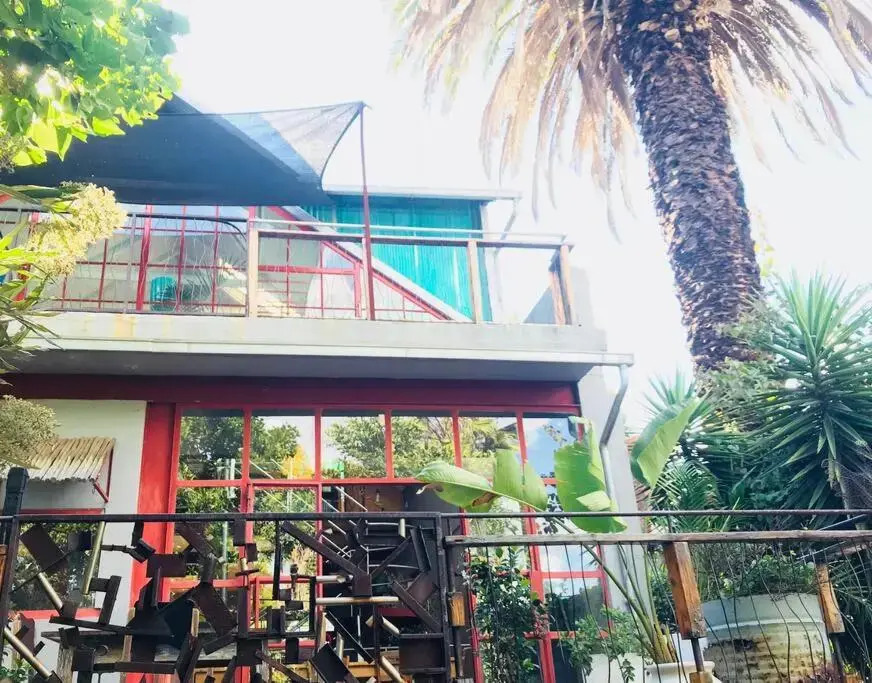 (Sub)urban retreat