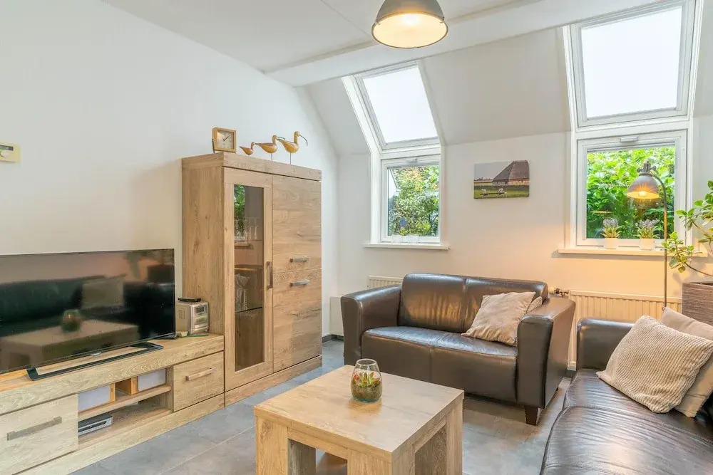 Tastefully and Modernly Furnished 5-person Bungalow
