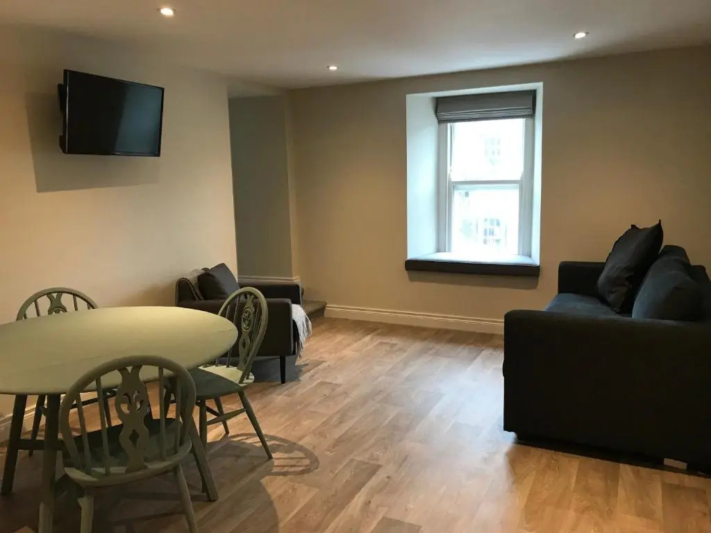 Bush House Accommodation - The Courthouse Apartment