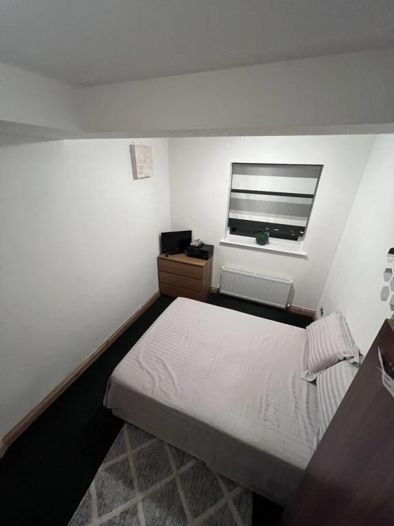 House - Sleeps 10 - Garden - Parking