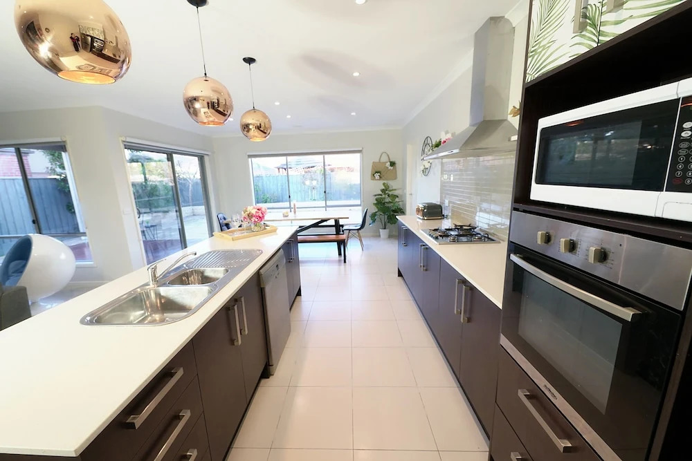 Designer Decor Home with 8Beds at Williams Landing