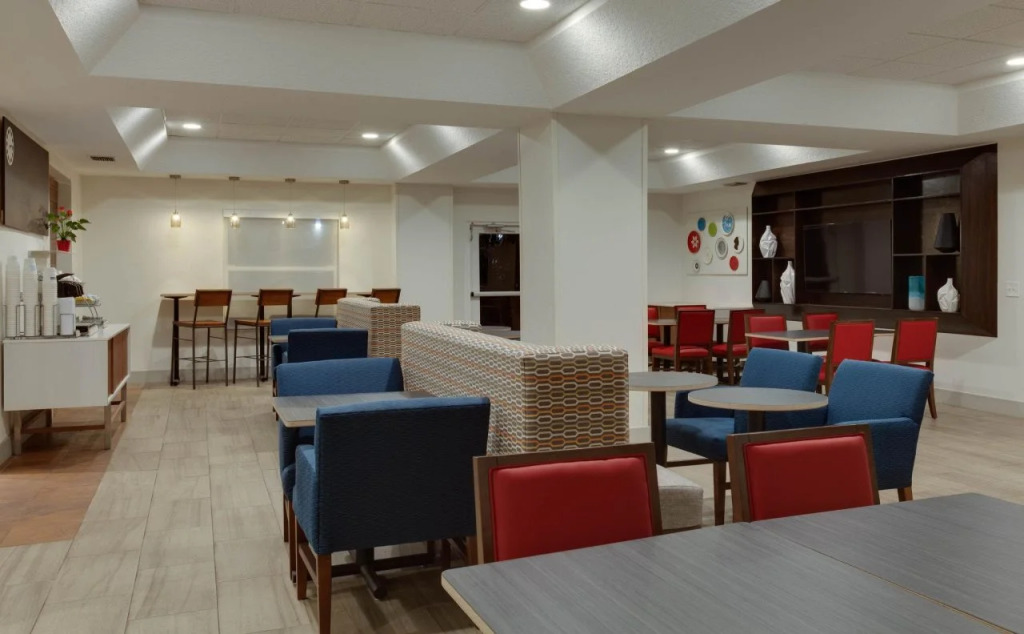 Holiday Inn Express & Suites Orlando International Airport by IHG
