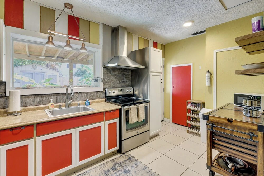 Deck, Fire Pit & Grill: Port Isabel Home!