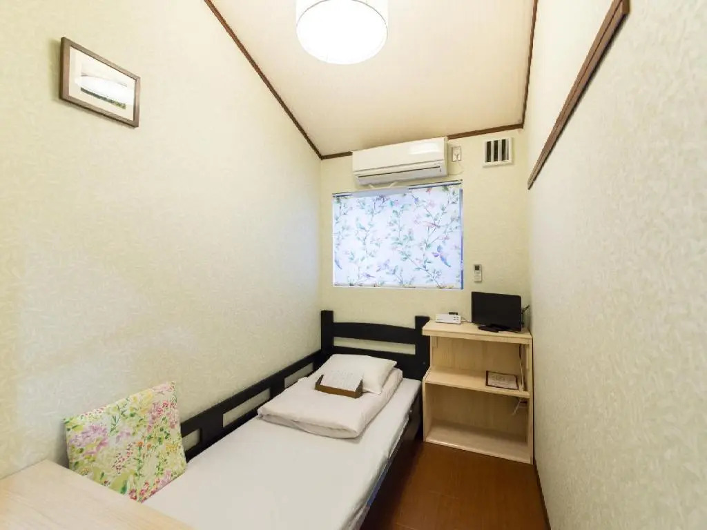 Guesthouse Na-No-Hana - Caters to Women - Hostel