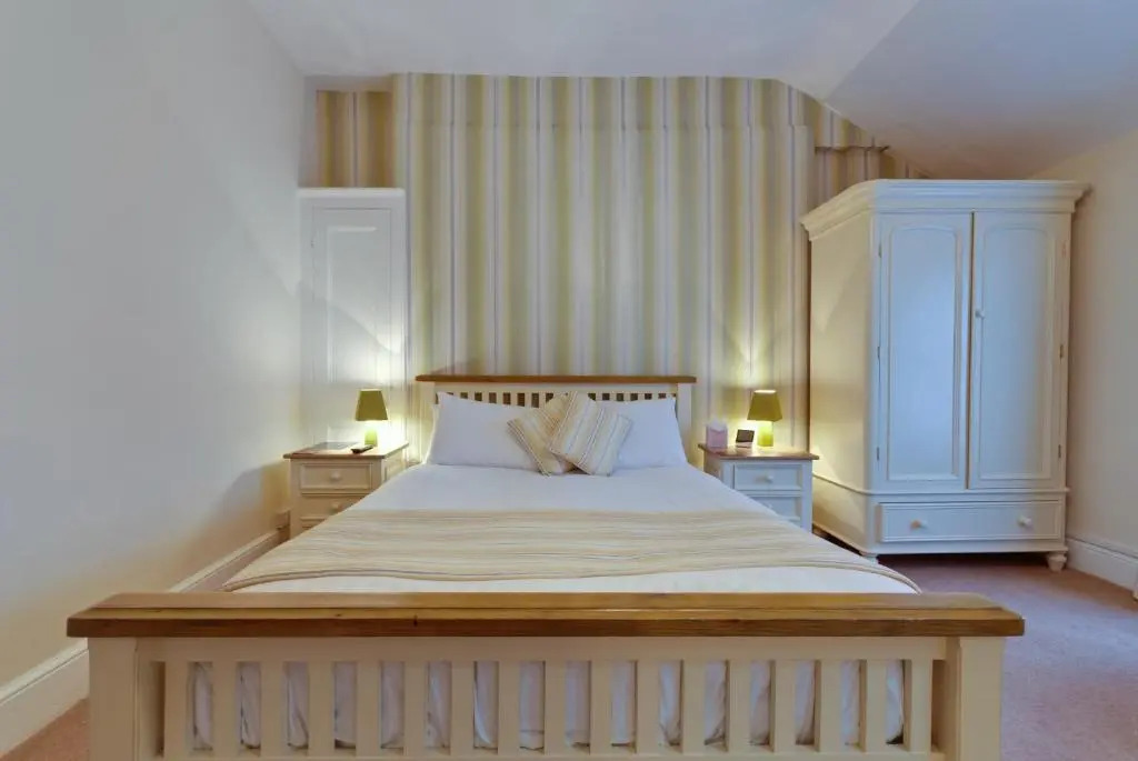 Lauriston & Lawton Court Hotel