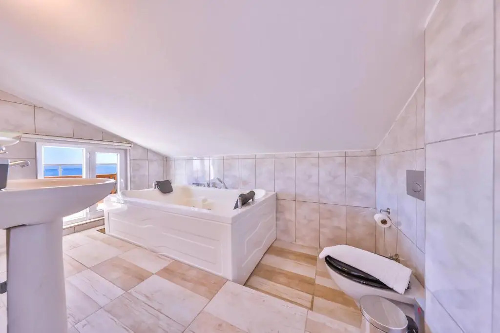 VILLA MYSTIC 5br/6bth Prvt Pool-Garden & Sea Views