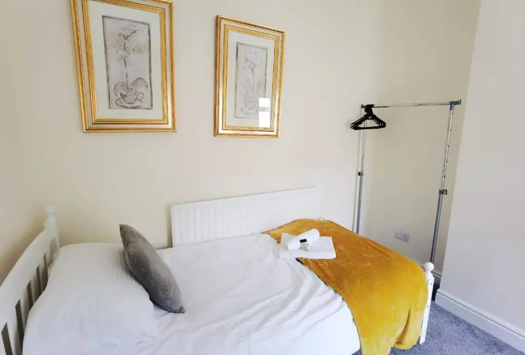 Kenrick Street Great house available for guests and contractors Parking and Wifi