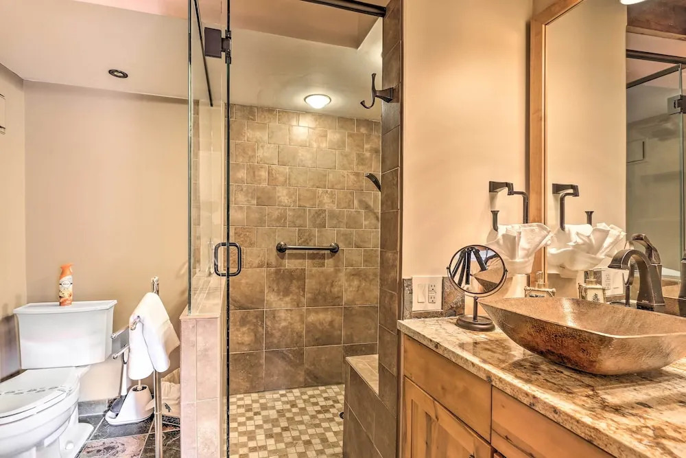 Ski & Hike: Mtn-view Condo in Silverthorne!