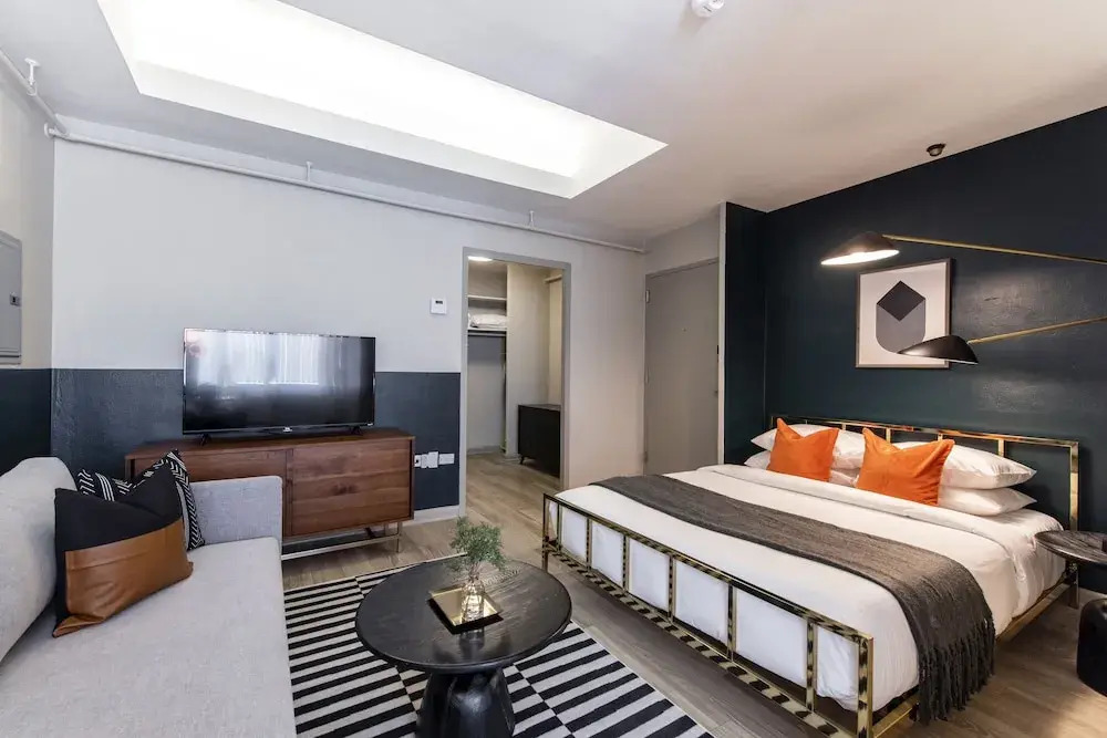 Abode Louisville - Downtown Convention Center 4th Street Live