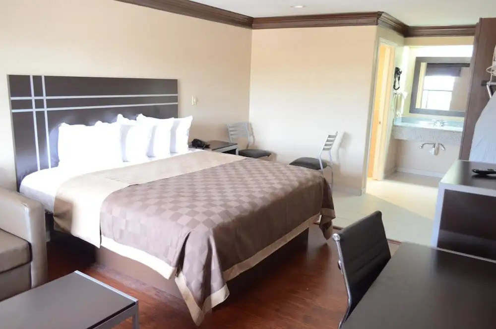 Regency Inn & Suites By Capital O Houston IAH Airport