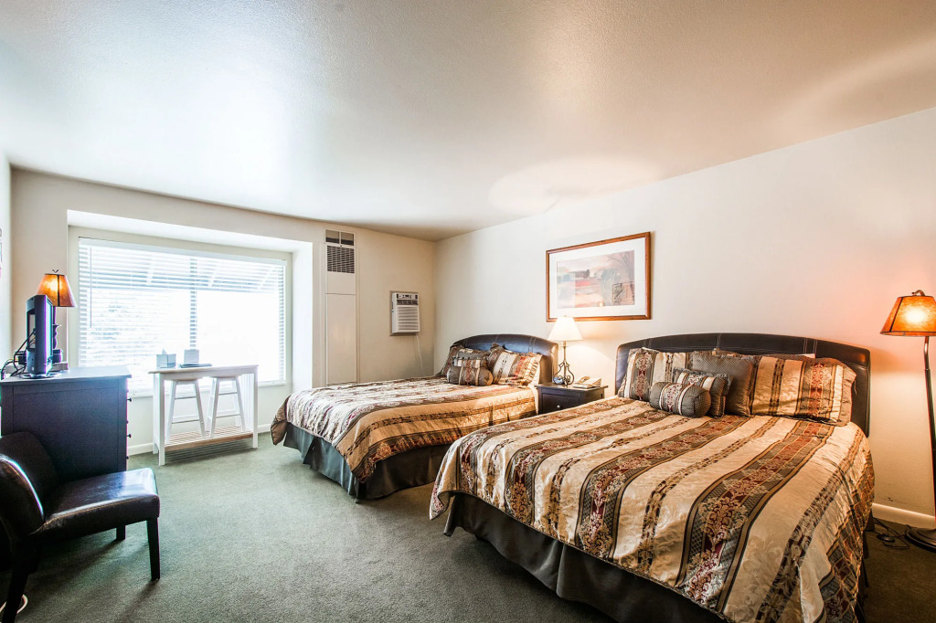 Prospector Accommodations by All Seasons Resort Lodging