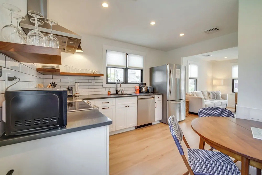 Beautiful Cape May Cottage: Walk to Beach & Mall!