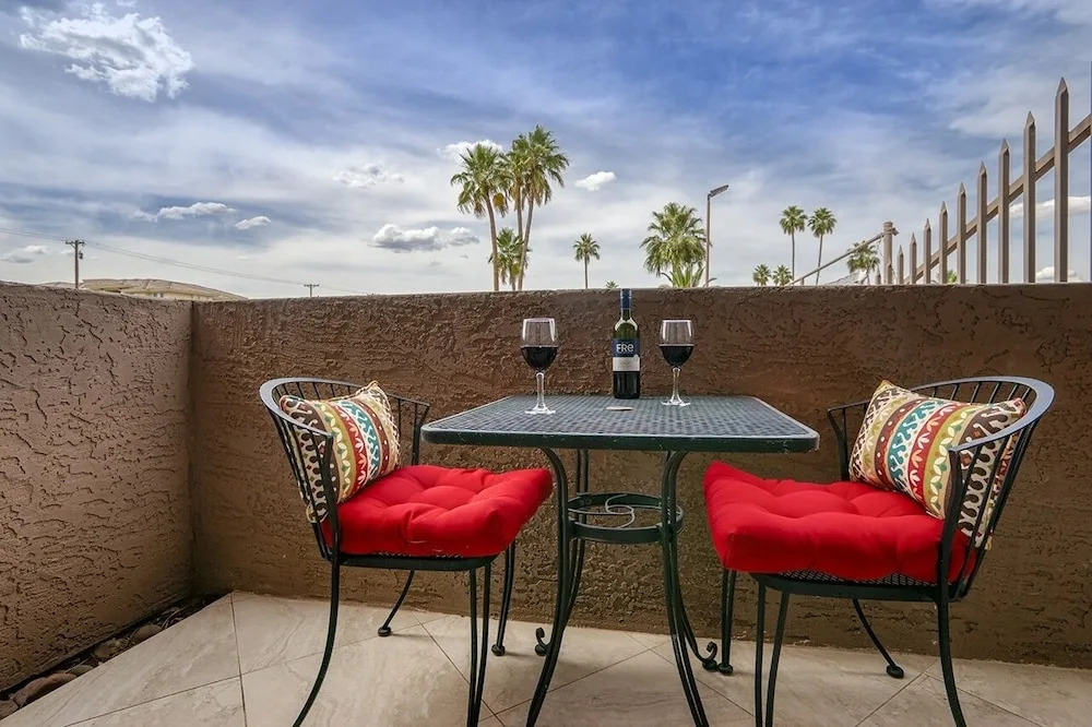 123 Fully Furnished 1BR Suite-Prime Location! by RedAwning
