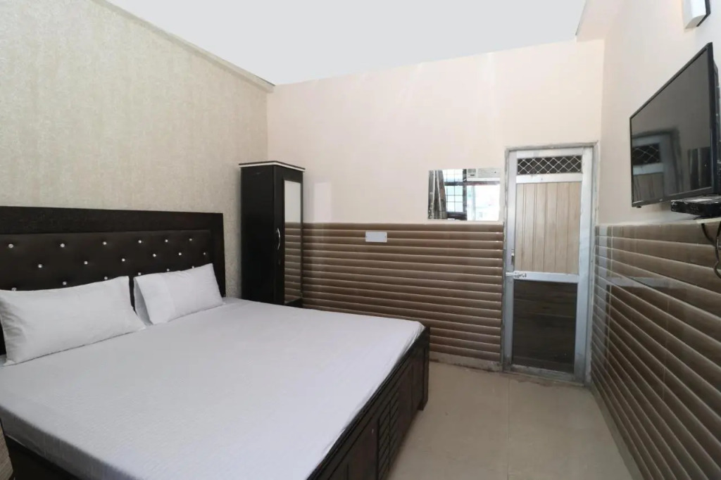 Oyo Flagship 701061 Hotel Arya