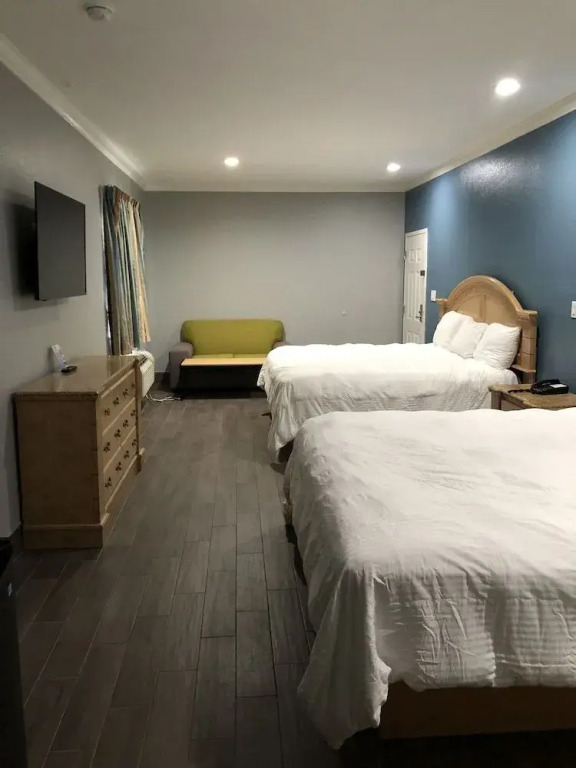 The Symphony Inn & Suites