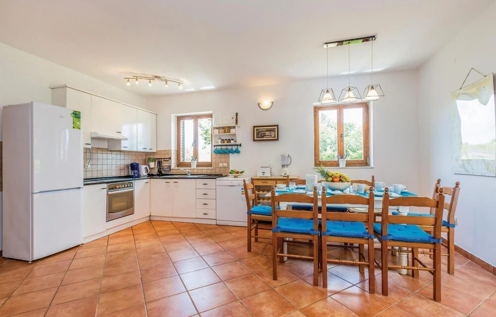 Beautiful Home in Dobrinj With Wifi and 4 Bedrooms
