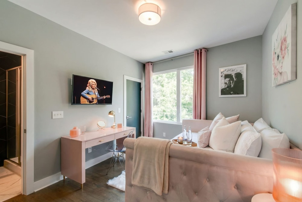 King Queen 2 Homes - 24 Beds City Views