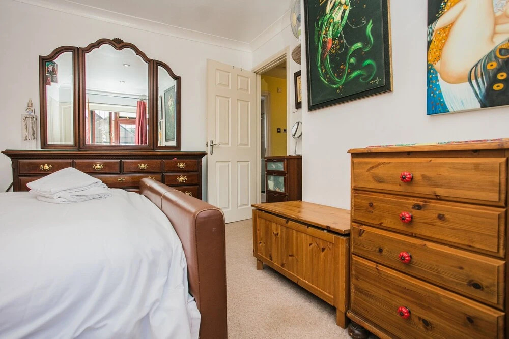 Spacious 3 Bedroom in South East London With Garden
