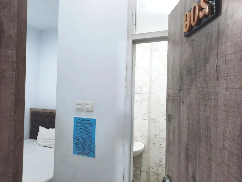 OYO Life 92883 Kost Ratana Cengkareng Syariah