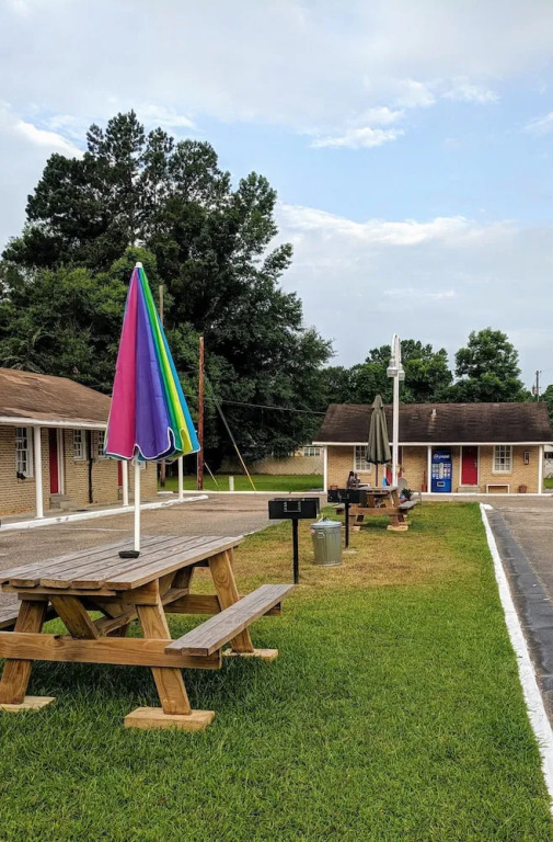 Colonial Inn