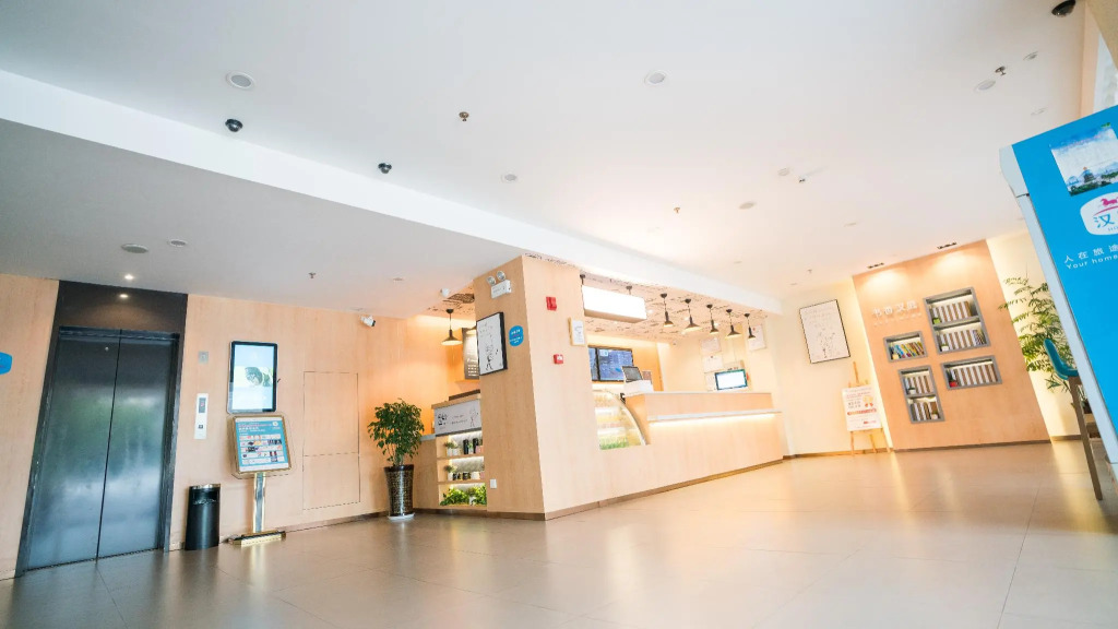 Hanting Hotel Nanchang Honggutan Cuiyuan Road Metro Station