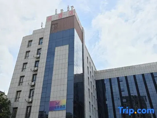 Run Hotel (Yancheng Baolong Square Luming Road)