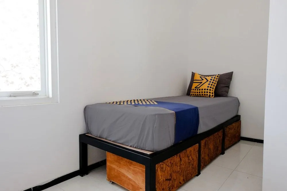 Spot on 1704 Roemah C9 Residence