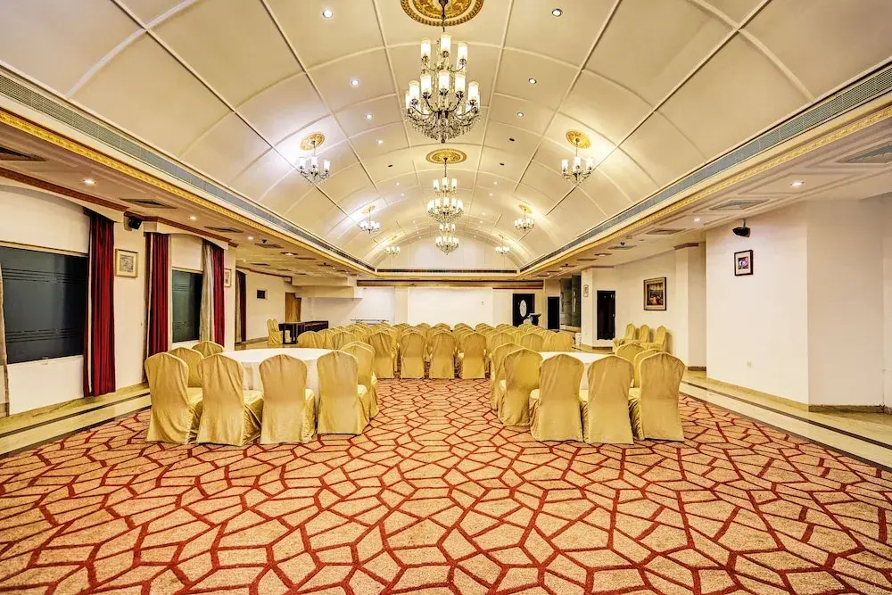 Super Townhouse OAK Hotel City Mark Gurgaon