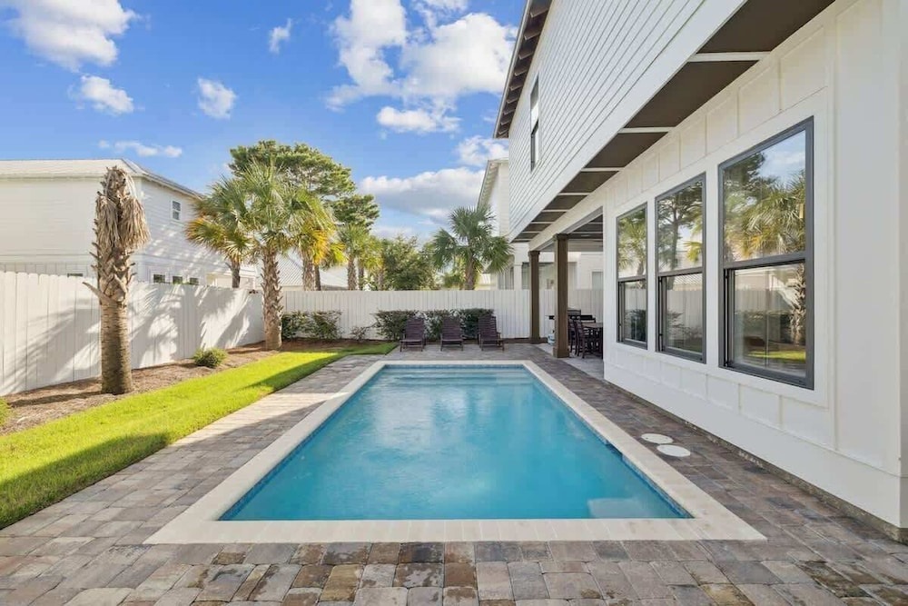 7BR Elegance and Comfort Withpool and Near the Beach