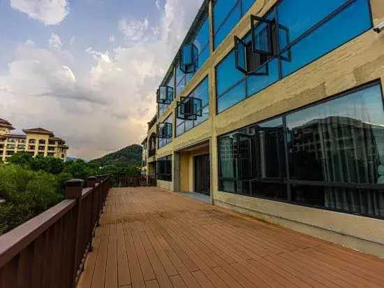 Yichun Huge Hot Spring Holiday Villa