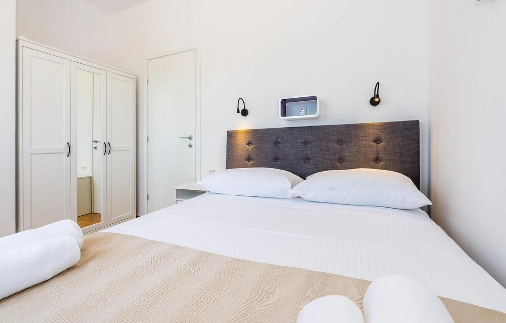 Beautiful Home in Dubrava With Wifi and 6 Bedrooms