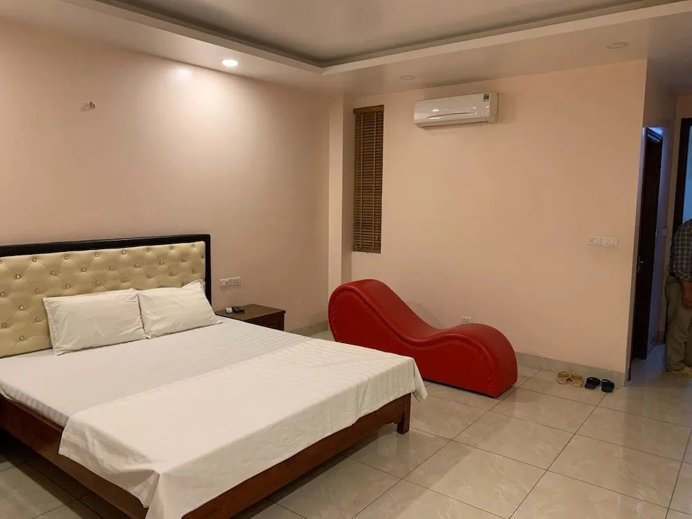 OYO 620 New World Hotel