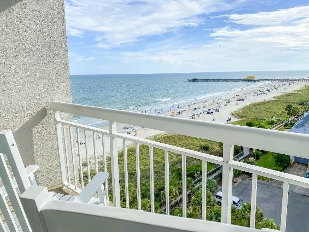 Stunning ocean view remodeled 2 bedroom 2 bath condo, 908 South Hampton 2 Condo