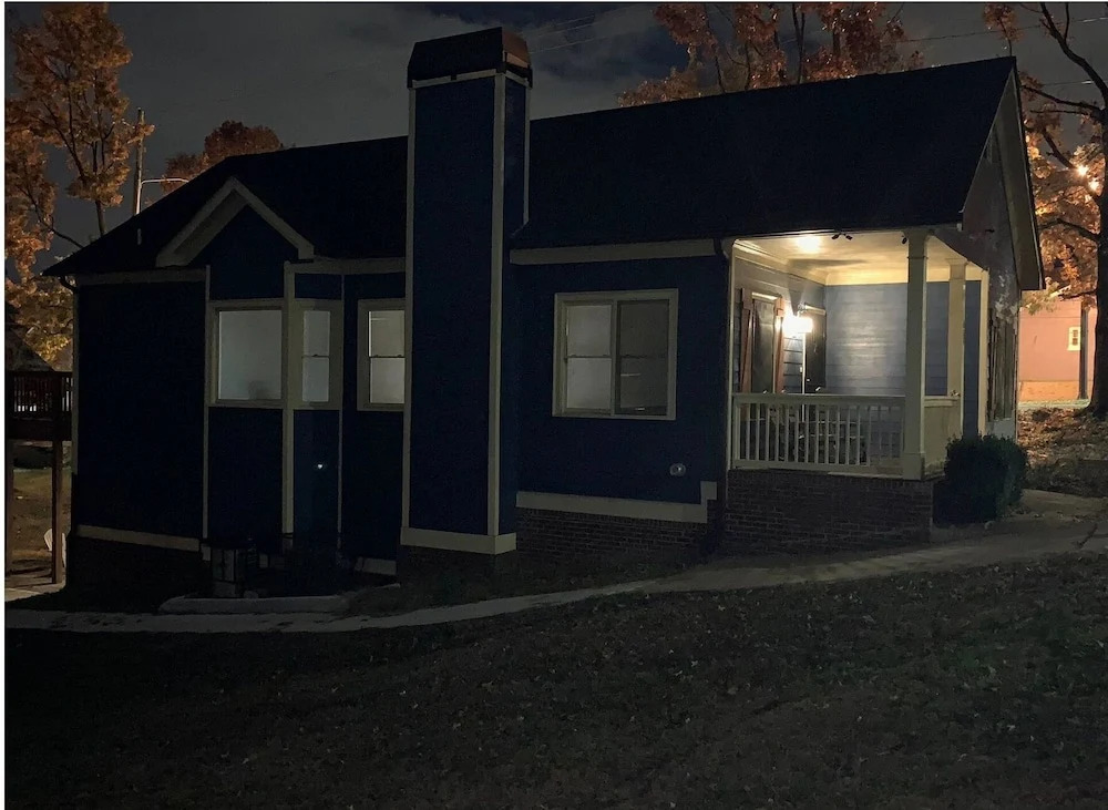The Blue : Gourmet Kitchen, Near Downtown 3 Bedroom Duplex