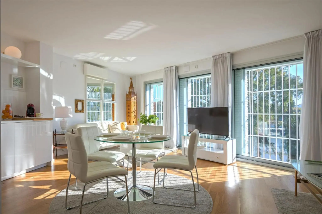 Betis Deluxe Riverside by Valcambre