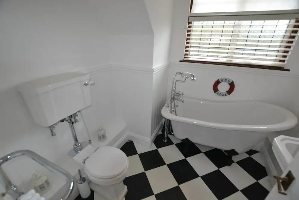 Cherry Blossom / 2-bed Home on Osea Island, Essex