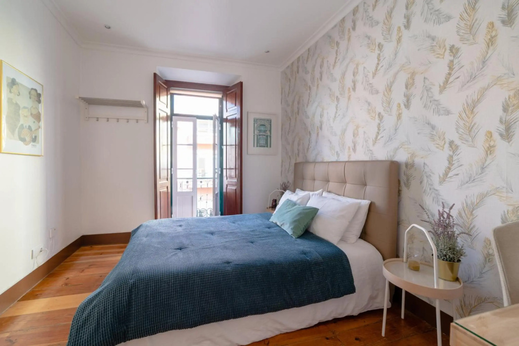 Luxury & Sunny Apartment in Arroios with AC and Fast Wi-Fi