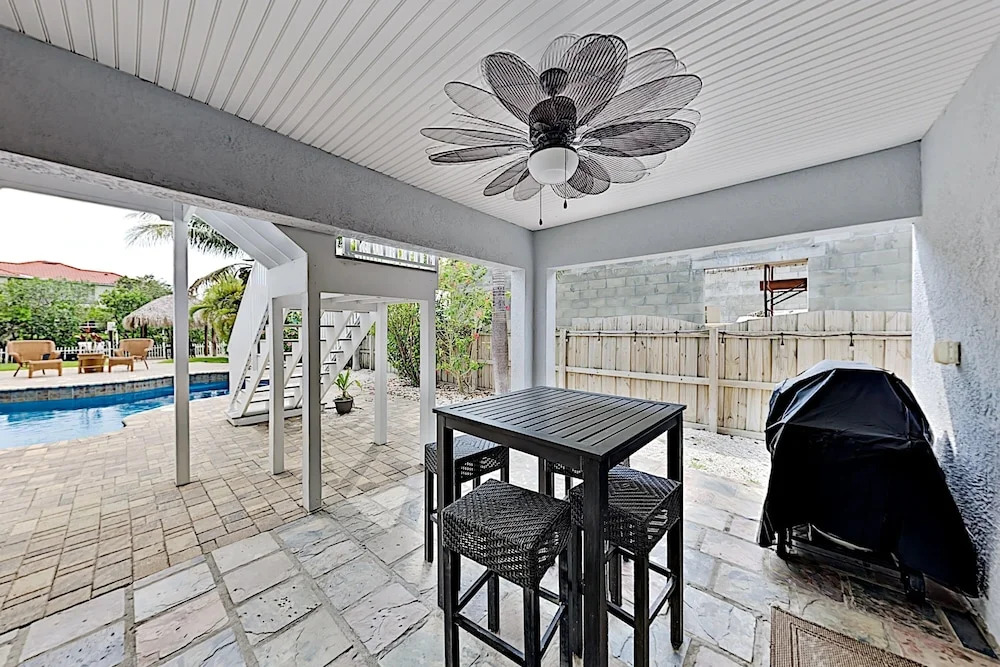 Immaculate Canal W/ Pool, Dock & Game Lounge 4 Bedroom Home