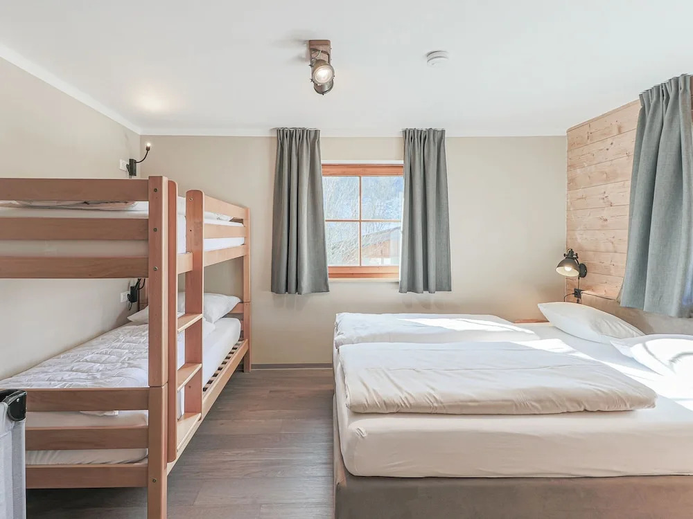 Luxurious Chalet Near Ski Lift in Hopfgarten