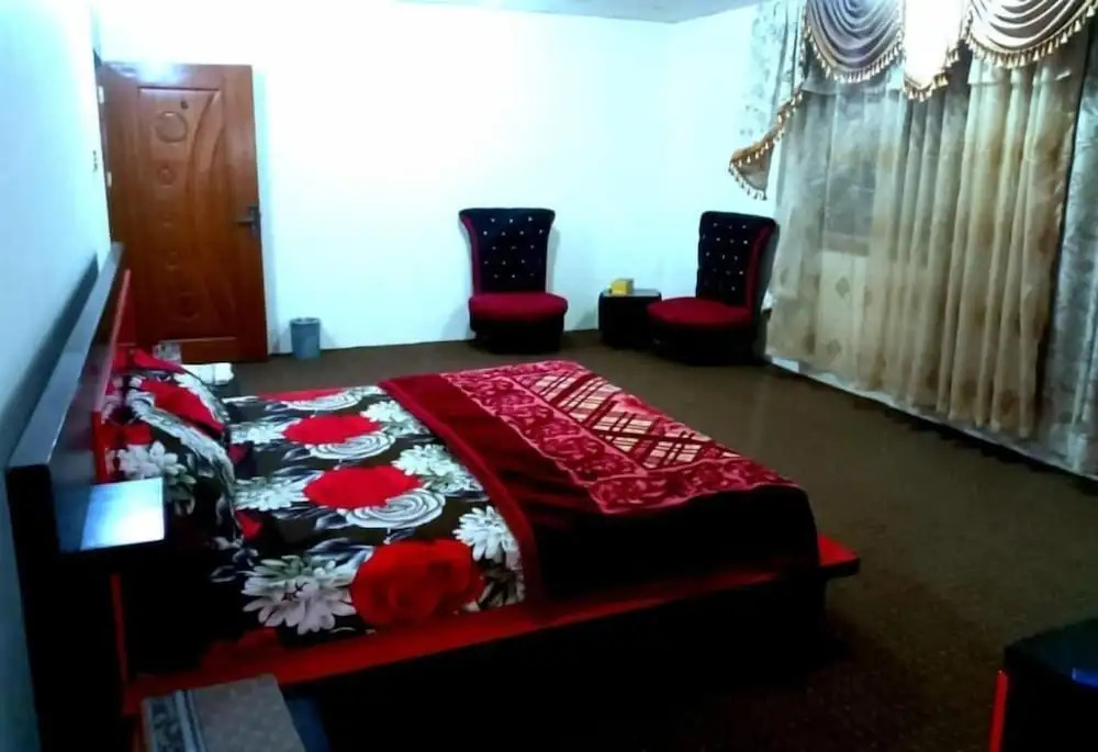 Awais Hotel And Restaurant Rawlakot