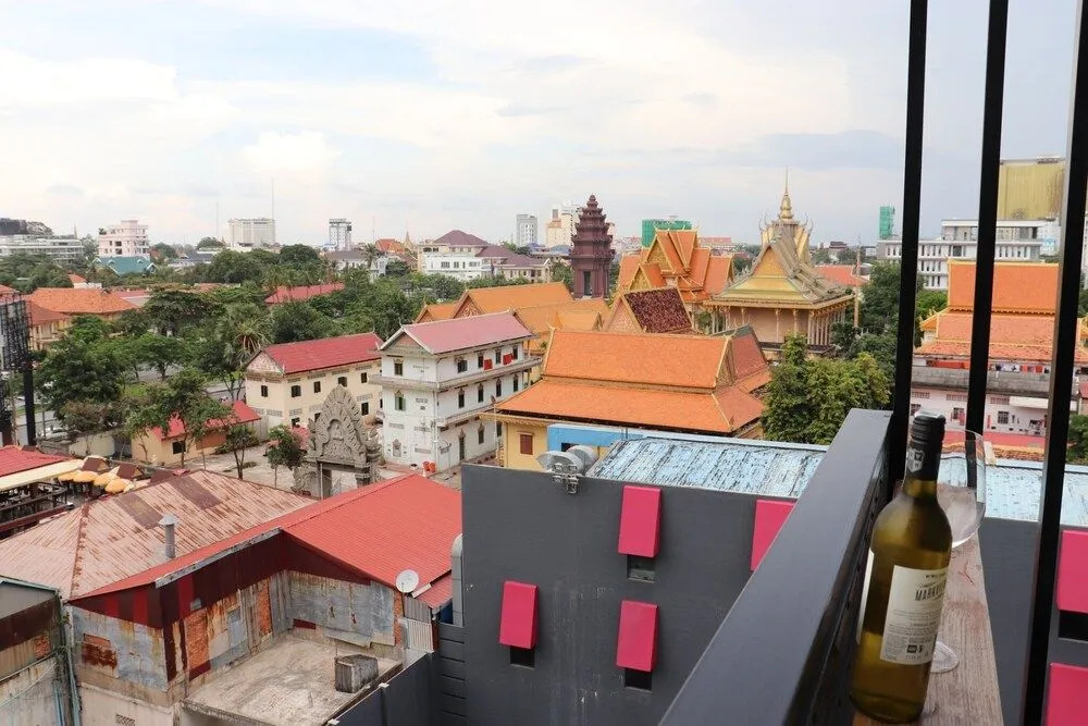 CHECK inn Phnom Penh BKK1