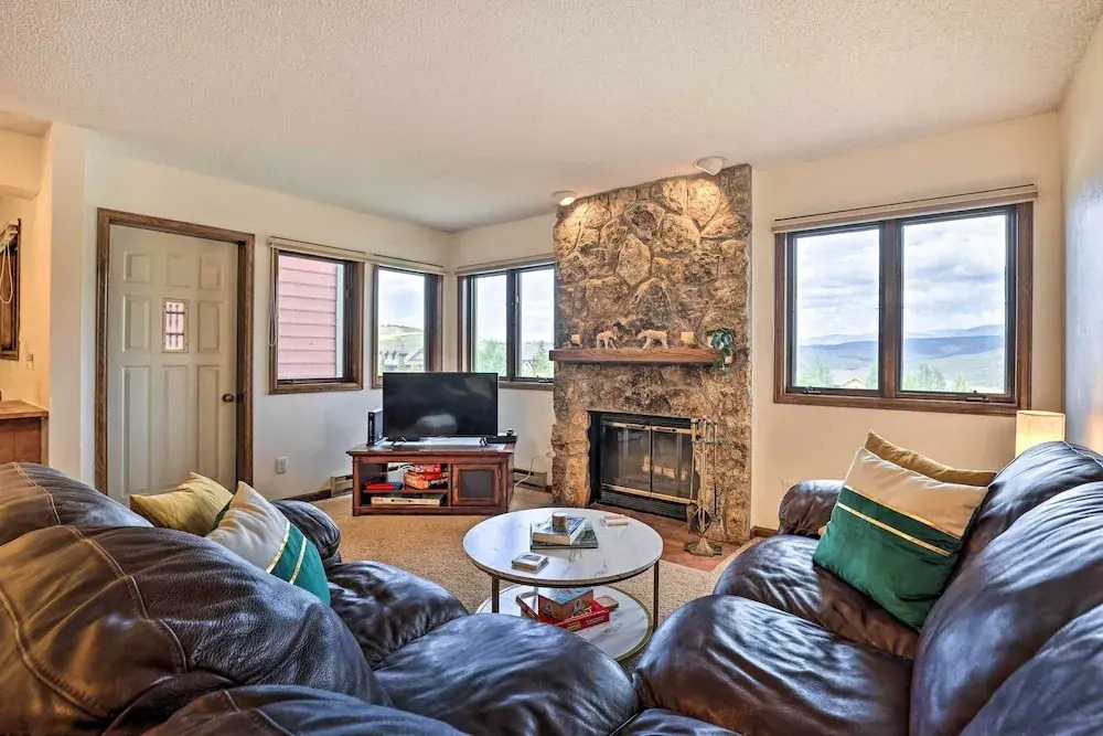 Mtn View Granby Condo w/ In-unit Hot Tub!