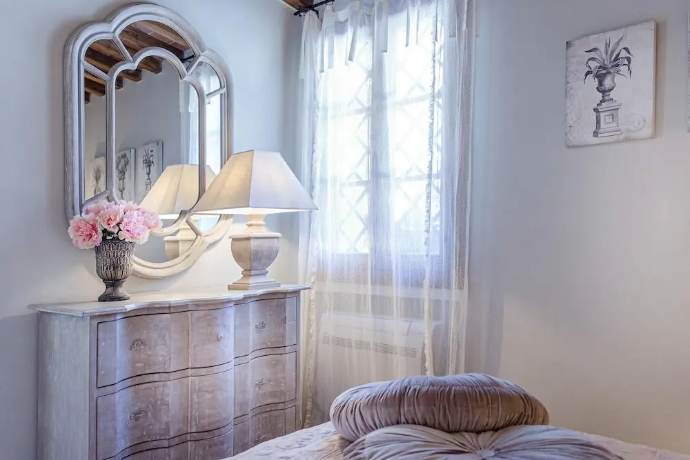 Rosyabate Cottage, with Private Garden and views between Lucca and Pistoia