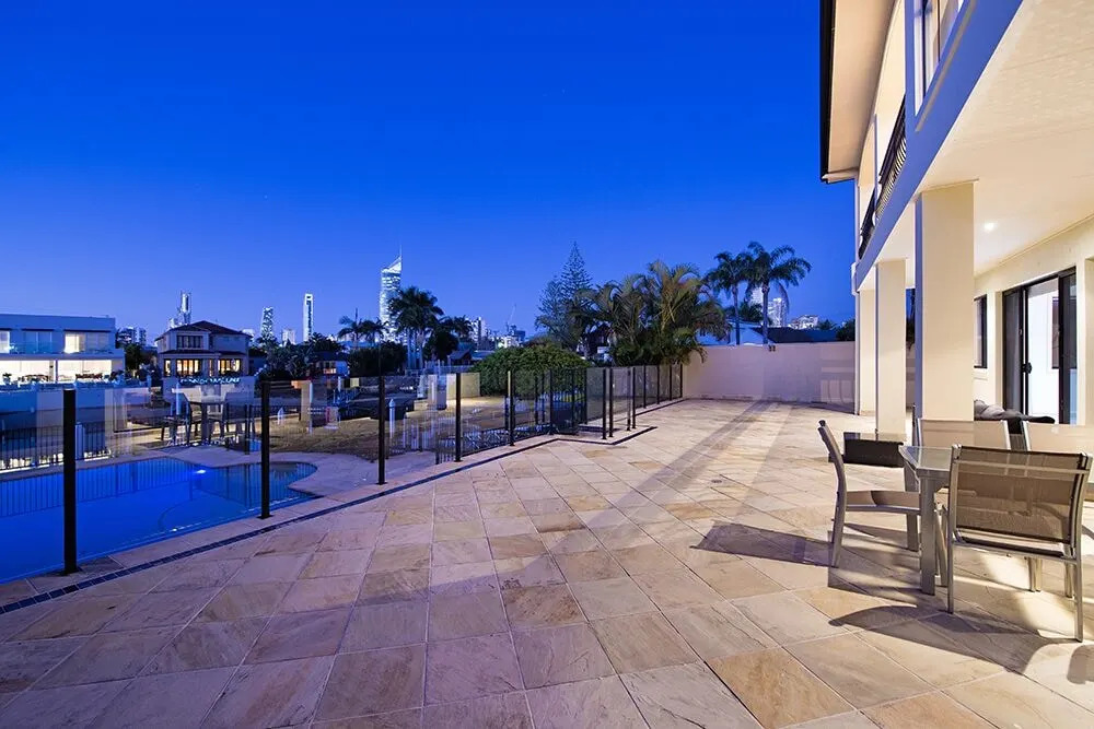 Stunning Lake Front House Amalfi Drive