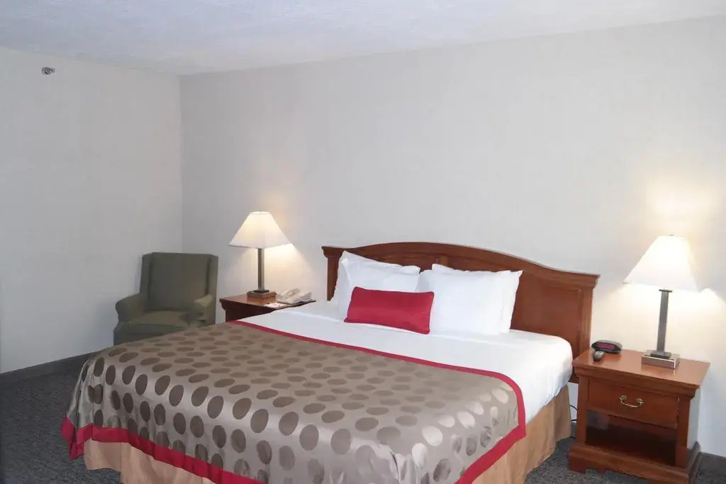 Ramada by Wyndham Waukegan/Great Lakes